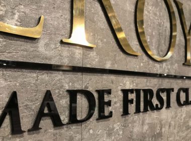 3D-Buchstaben Acryl schwarz/gold